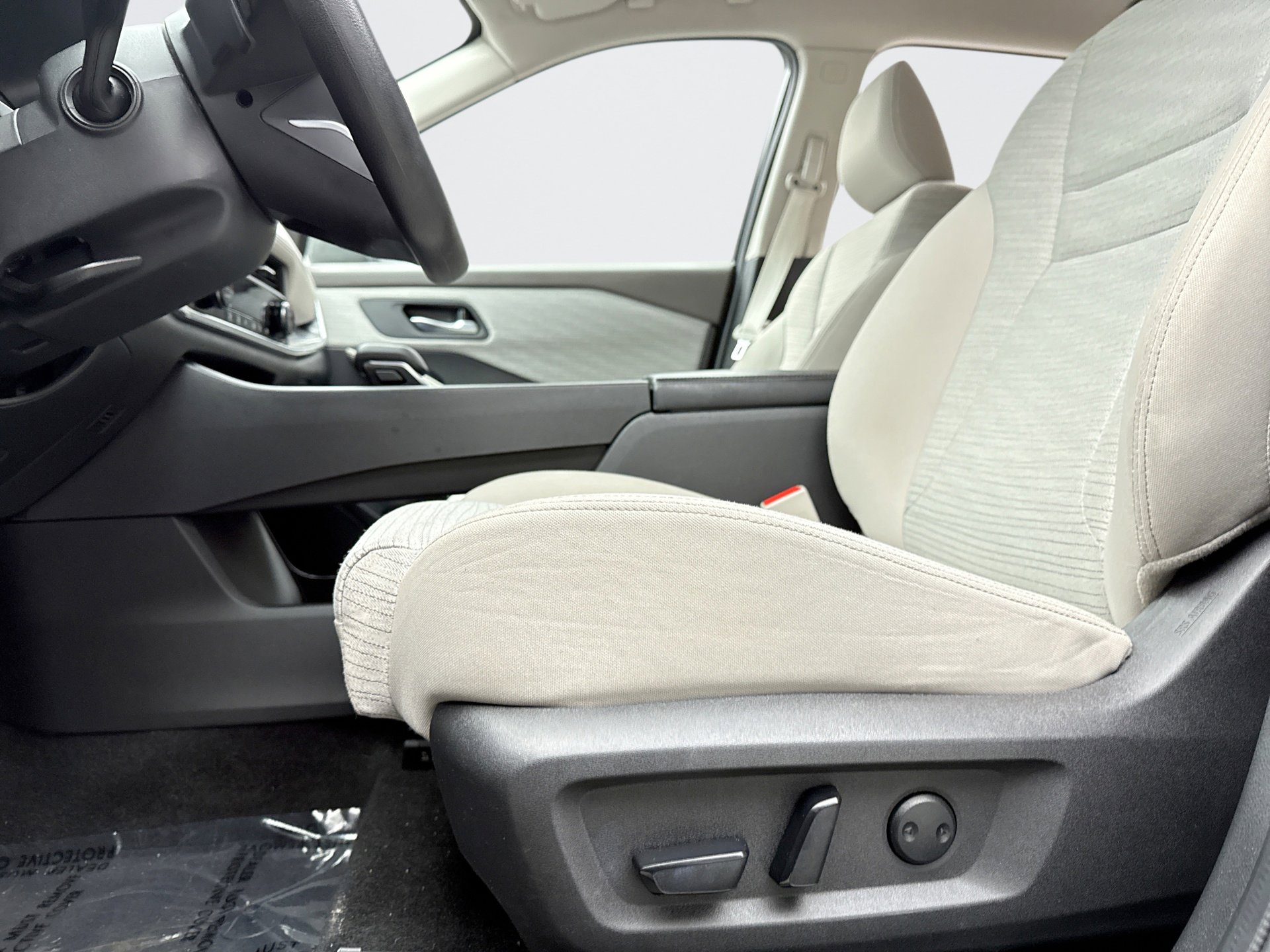 Used 2023 Nissan Rogue SV image 11