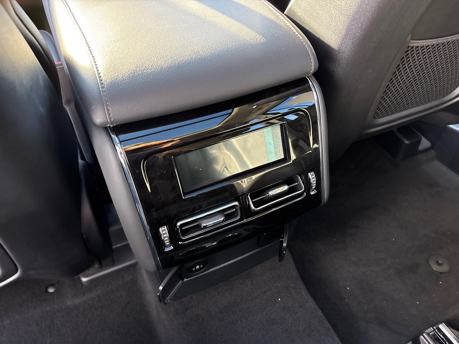 New 2027 Lincoln Aviator Reserve w/ Jet Appearance Package AWD/4WD image 31