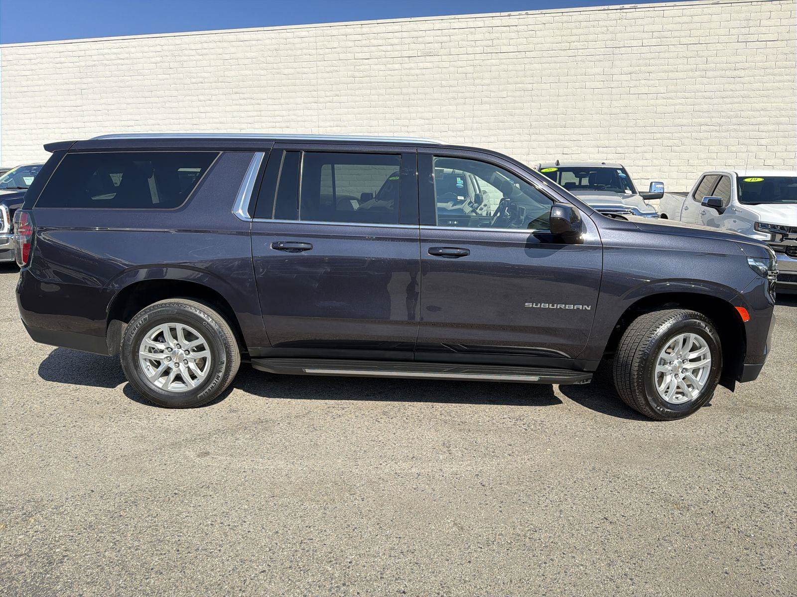 Used 2024 Chevrolet Suburban LT RWD image 4