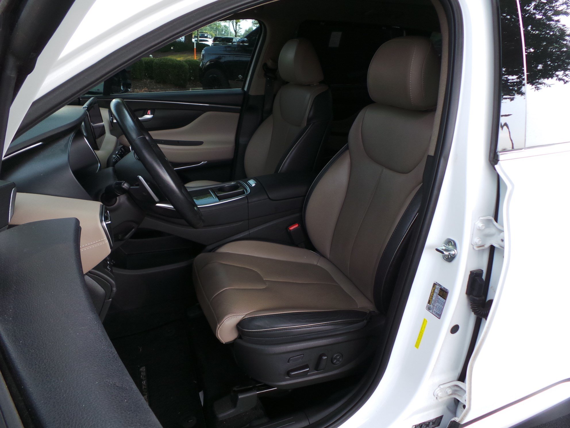 Used 2022 Hyundai Santa Fe Limited FWD image 8