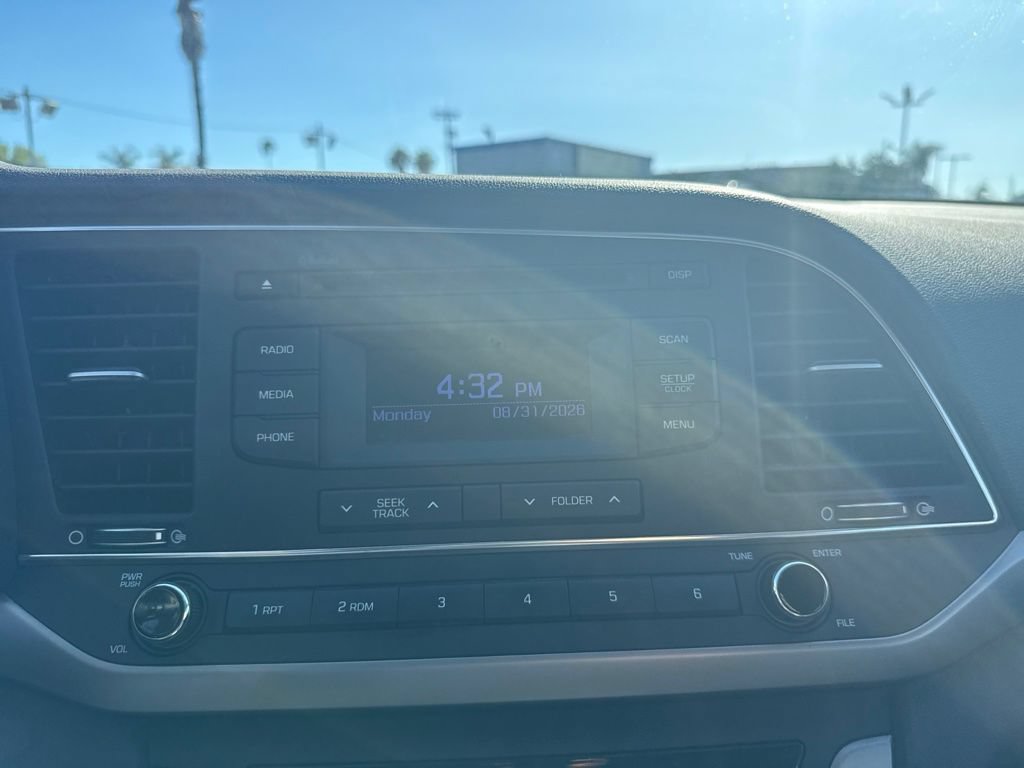 Used 2018 Hyundai Elantra SE FWD image 12