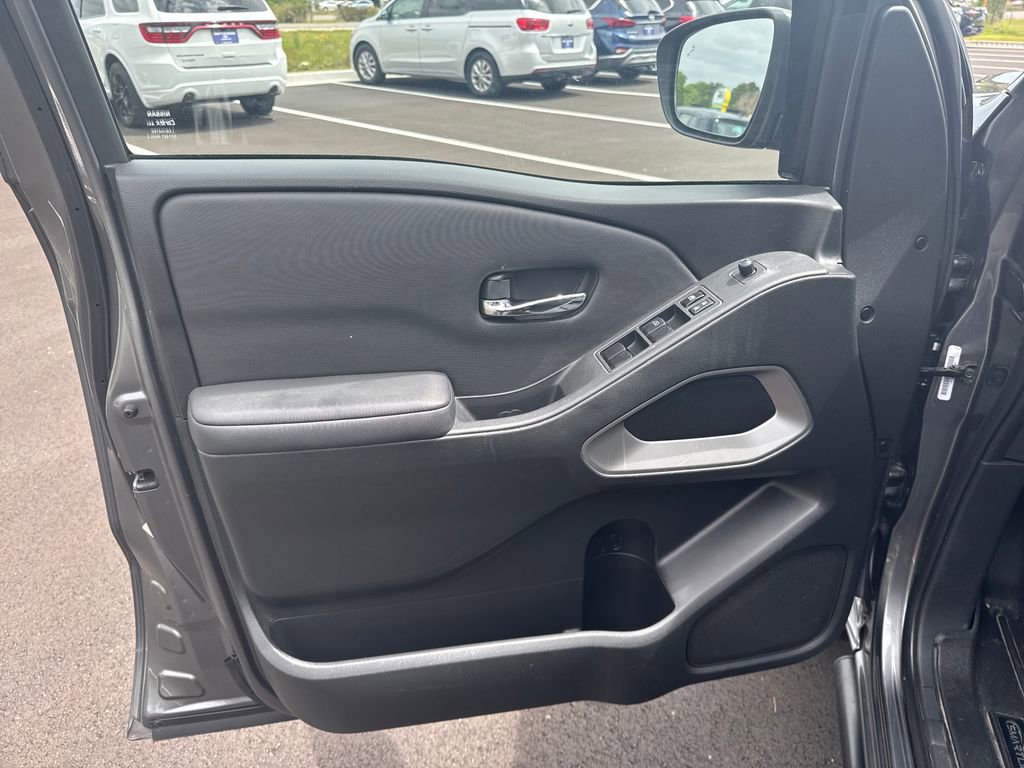 Used 2022 Nissan Frontier SV w/ Technology Package RWD image 10