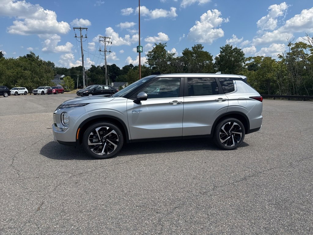 New 2025 Mitsubishi Outlander SE image 15