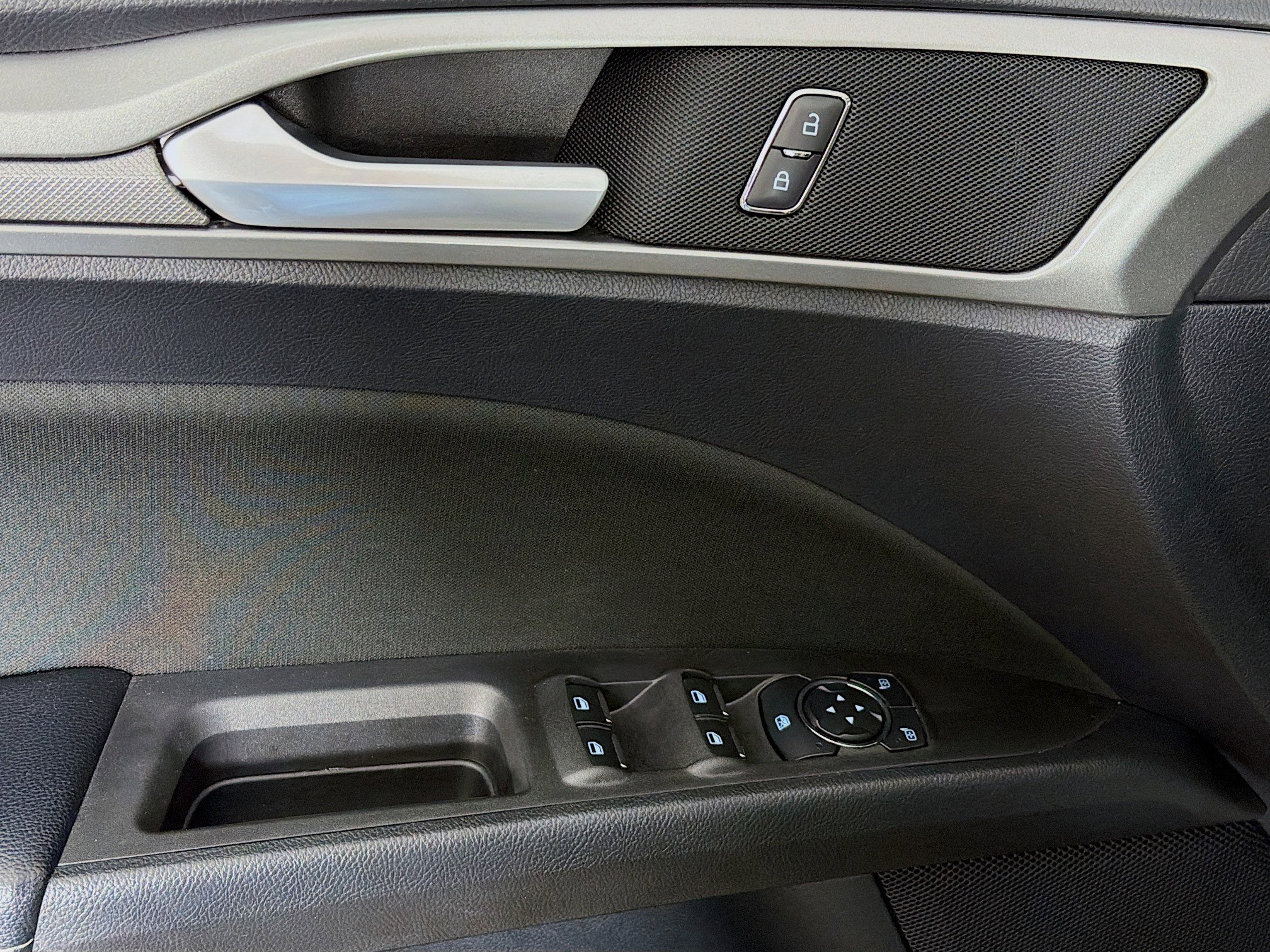 Used 2020 Ford Fusion SE image 19