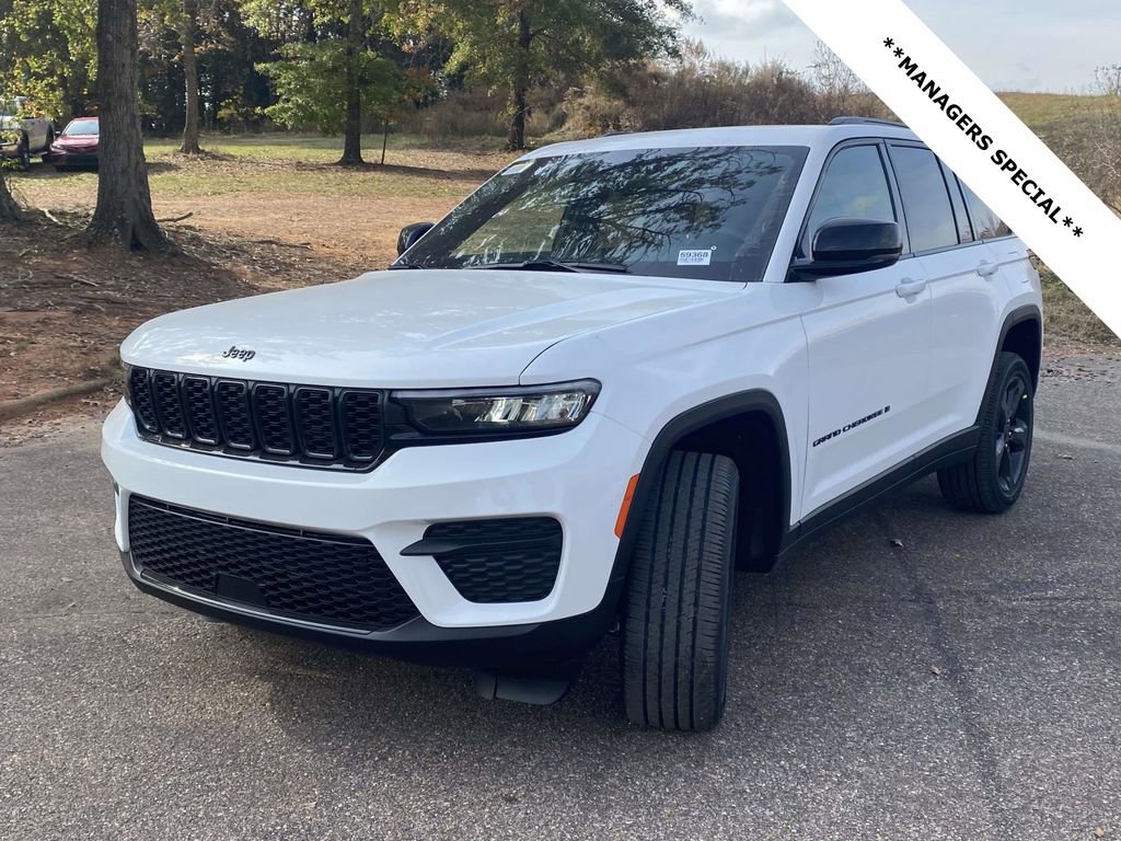 New 2025 Jeep Grand Cherokee Altitude image 3