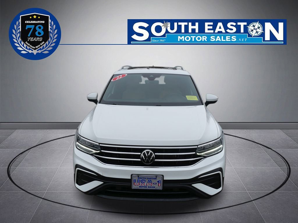 Used 2022 Volkswagen Tiguan SE w/ Panoramic Sunroof Package image 3
