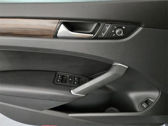 Used 2020 Volkswagen Passat 2.0T SEL image 29