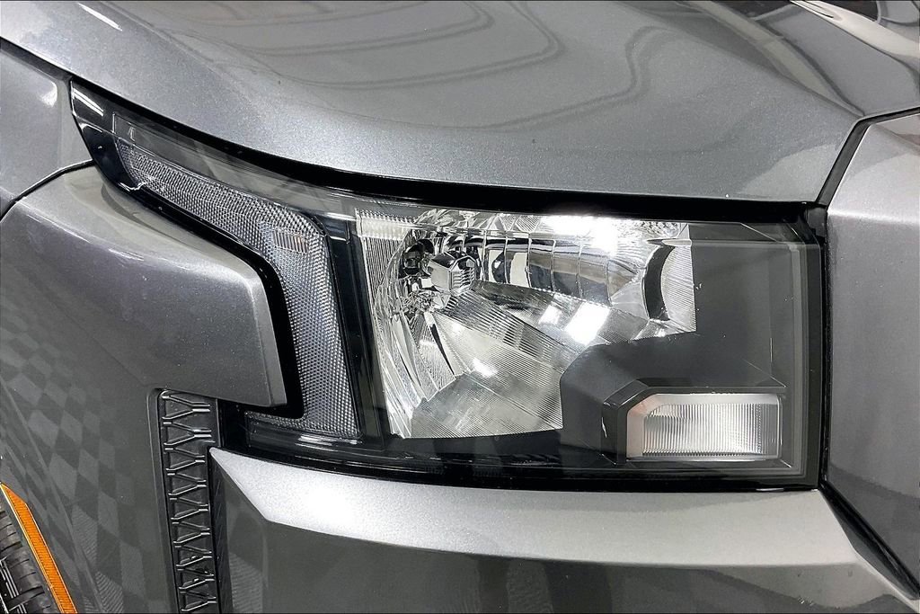 Used 2023 Nissan Frontier SV image 38