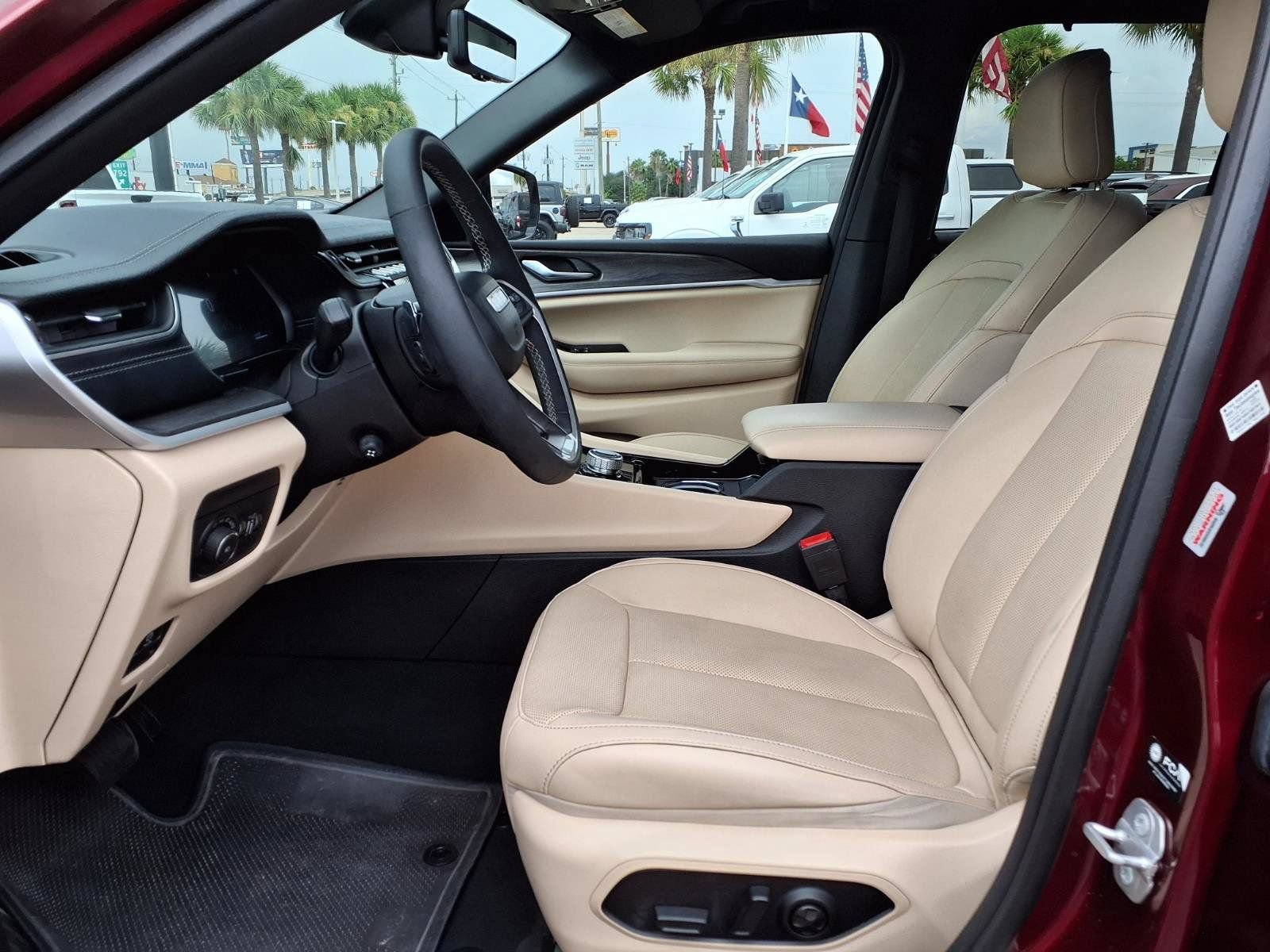 Used 2023 Jeep Grand Cherokee Limited w/ Luxury Tech Group II RWD image 25