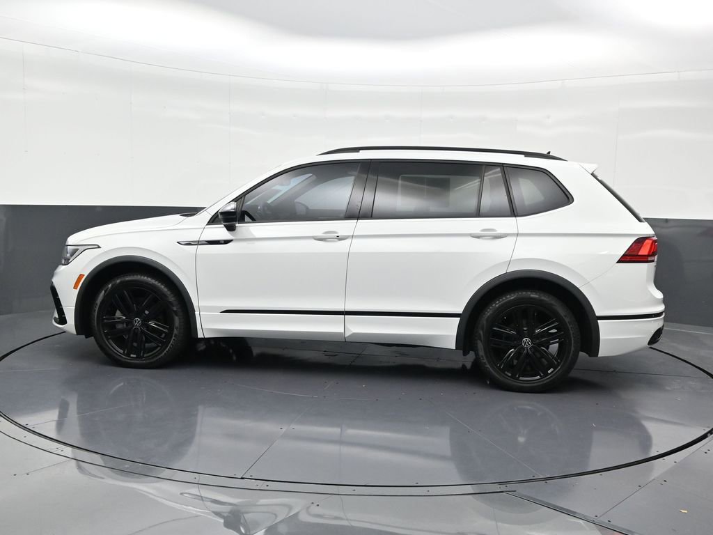 Used 2022 Volkswagen Tiguan SE R-Line image 2