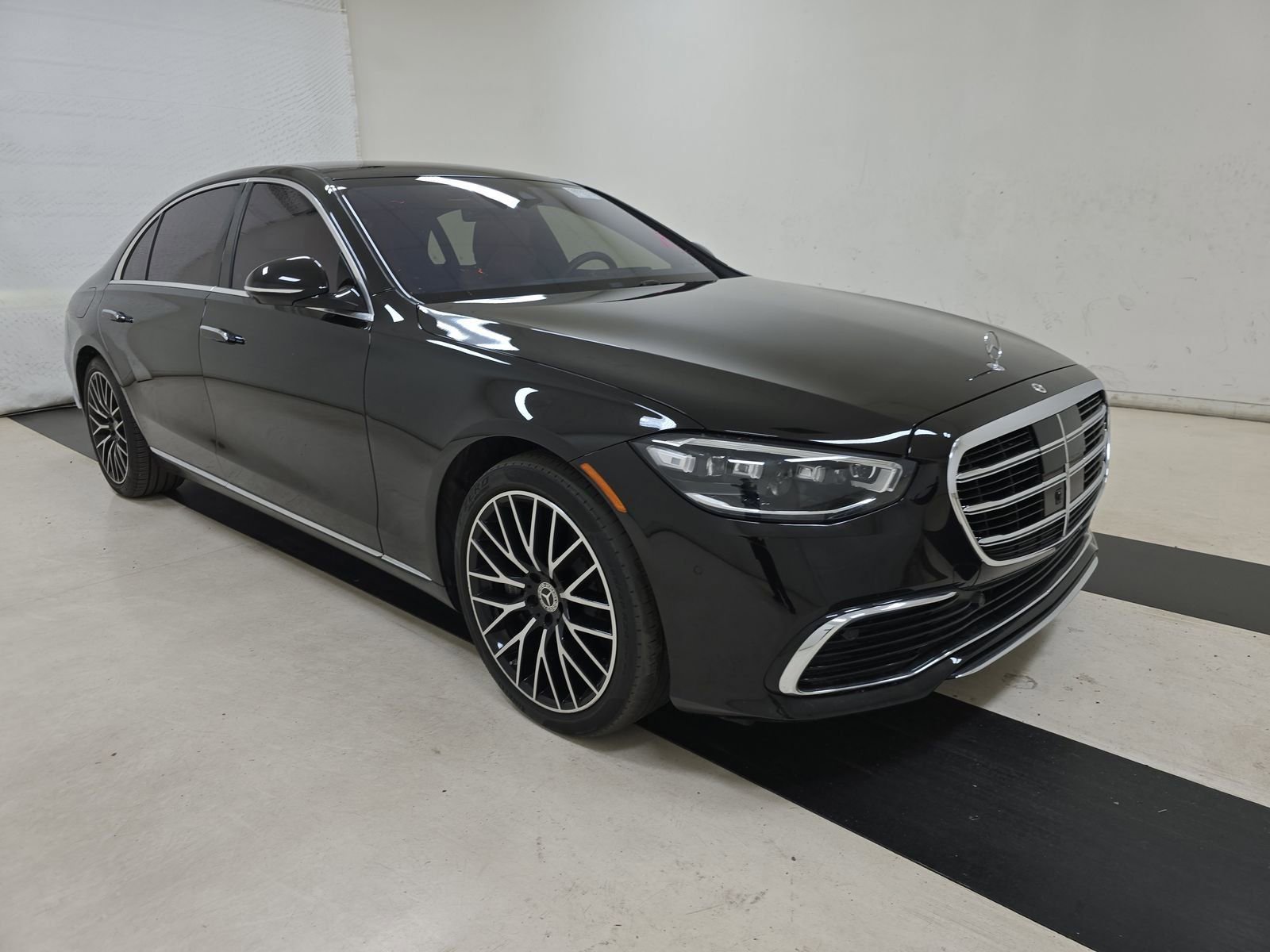 Certified 2022 Mercedes-Benz S 580 4MATIC Sedan w/ Rear Seat Package image 4