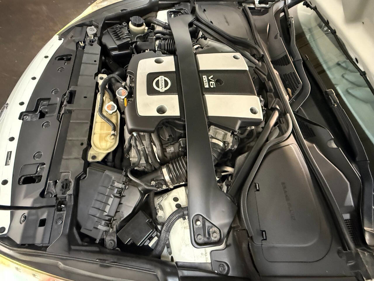 Used 2014 Nissan 370Z Touring w/ Sport Package image 31