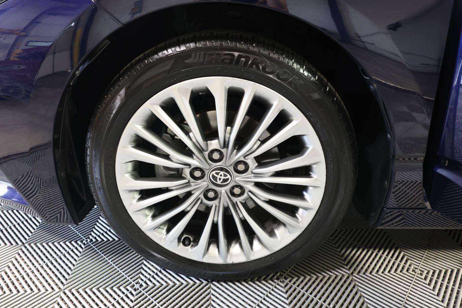 Used 2021 Toyota Avalon Limited FWD image 28