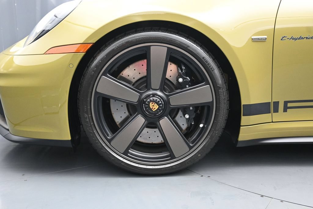 Certified 2026 Porsche 911 GTS RWD image 12