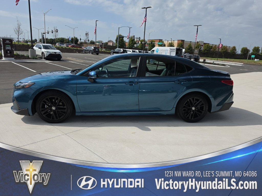 Used 2025 Toyota Camry SE FWD image 2