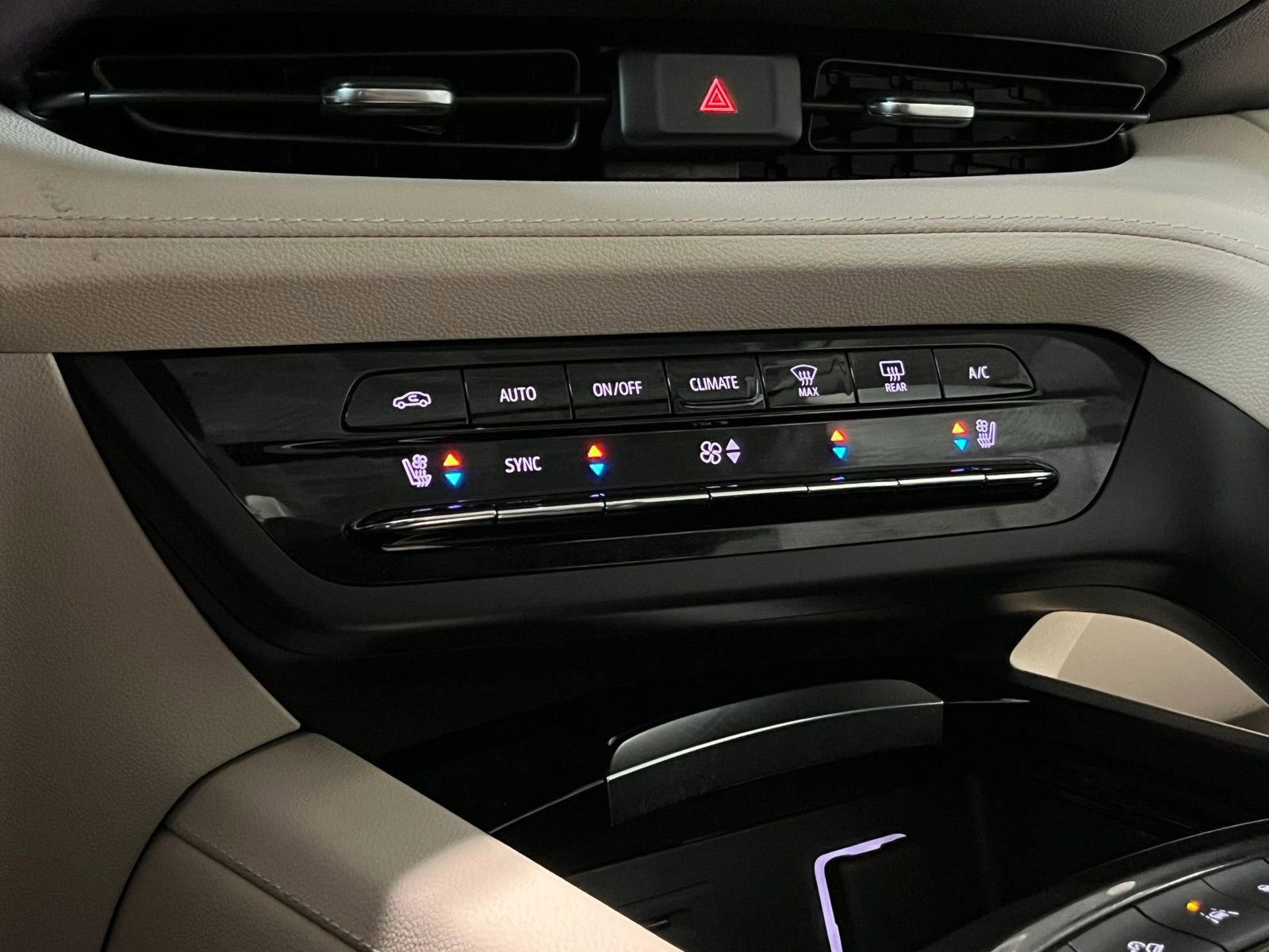 Used 2023 Buick Envision Avenir image 25