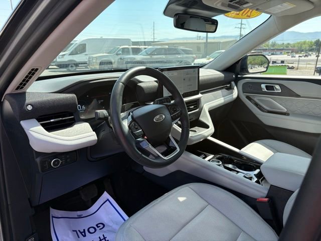 Used 2025 Ford Explorer Platinum w/ Ultimate Package AWD/4WD image 3