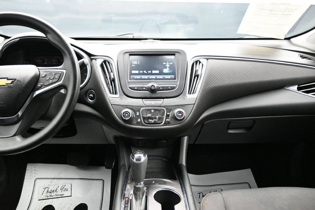 Used 2018 Chevrolet Malibu LT FWD image 18