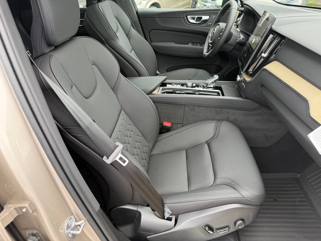 New 2026 Volvo XC60 T8 Plus w/ Protection Package Premier AWD/4WD image 9