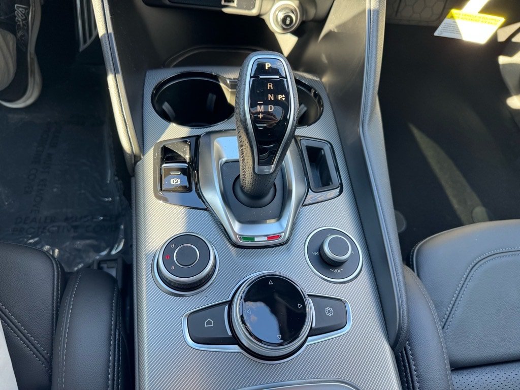 New 2025 Alfa Romeo Giulia AWD w/ Veloce Package AWD image 35