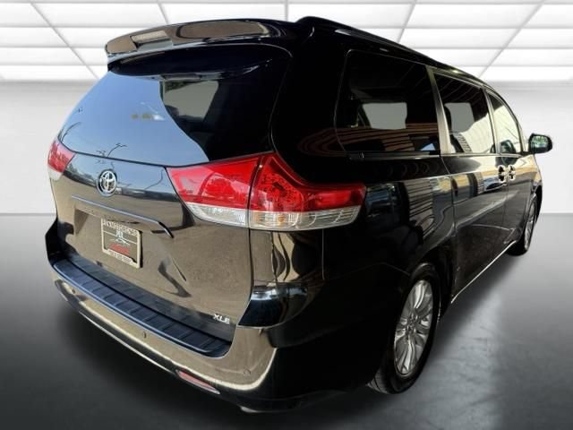Used 2014 Toyota Sienna XLE FWD image 5