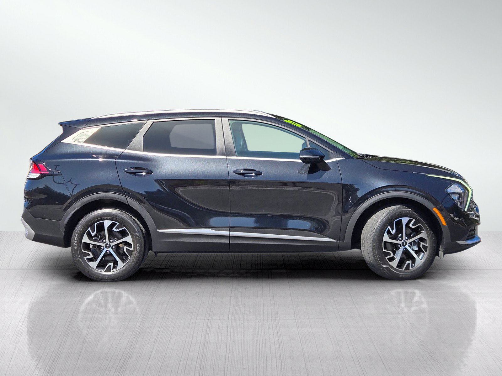 Certified 2023 Kia Sportage EX AWD/4WD image 3