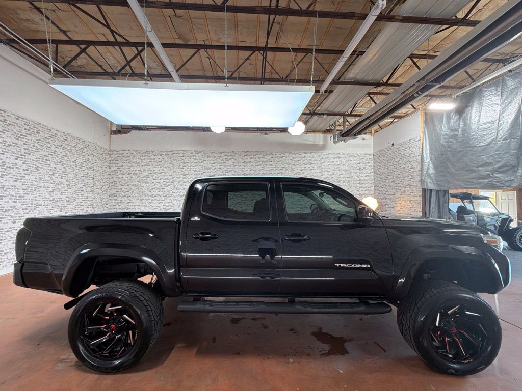 Used 2021 Toyota Tacoma SR5 w/ SR5 Appearance Package (SM) RWD image 8