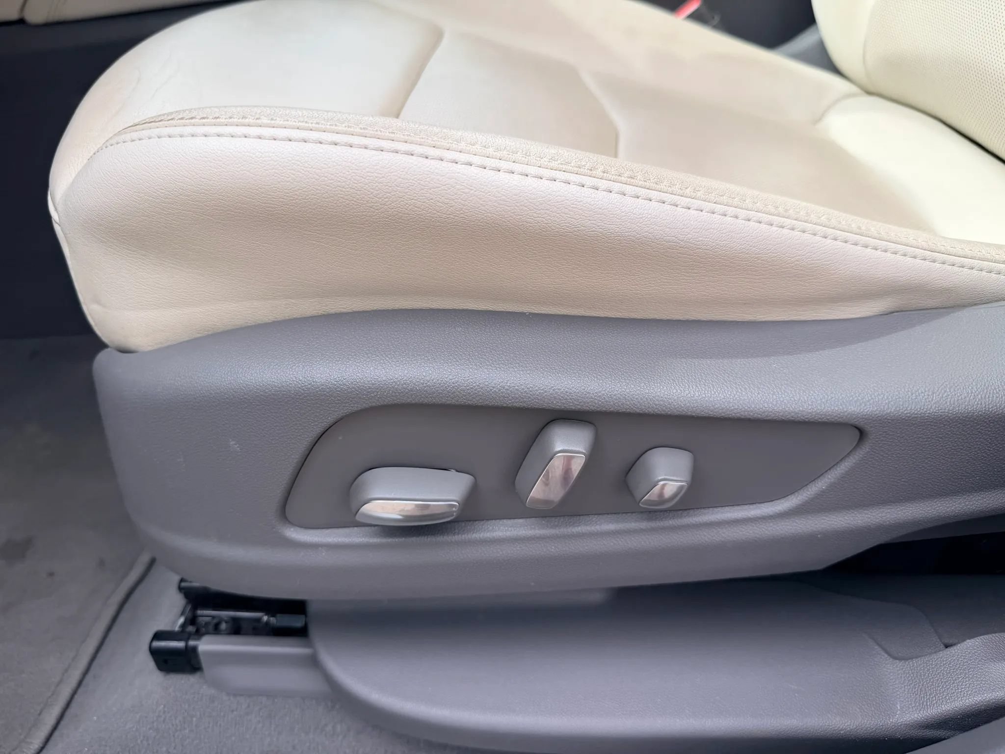 Used 2020 Cadillac XT6 Premium Luxury FWD image 16