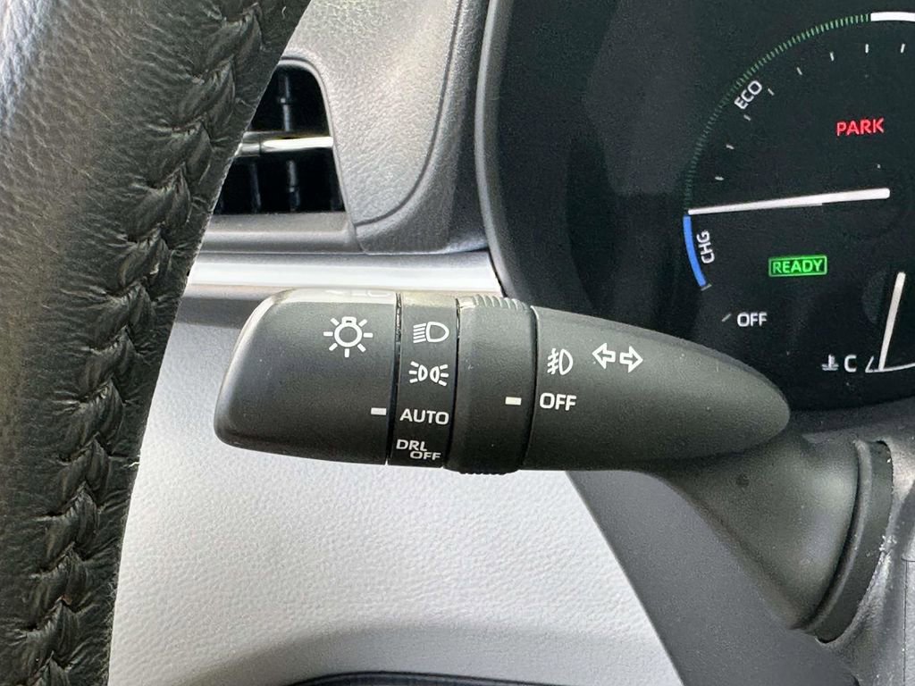 Used 2023 Toyota Sienna XLE image 25