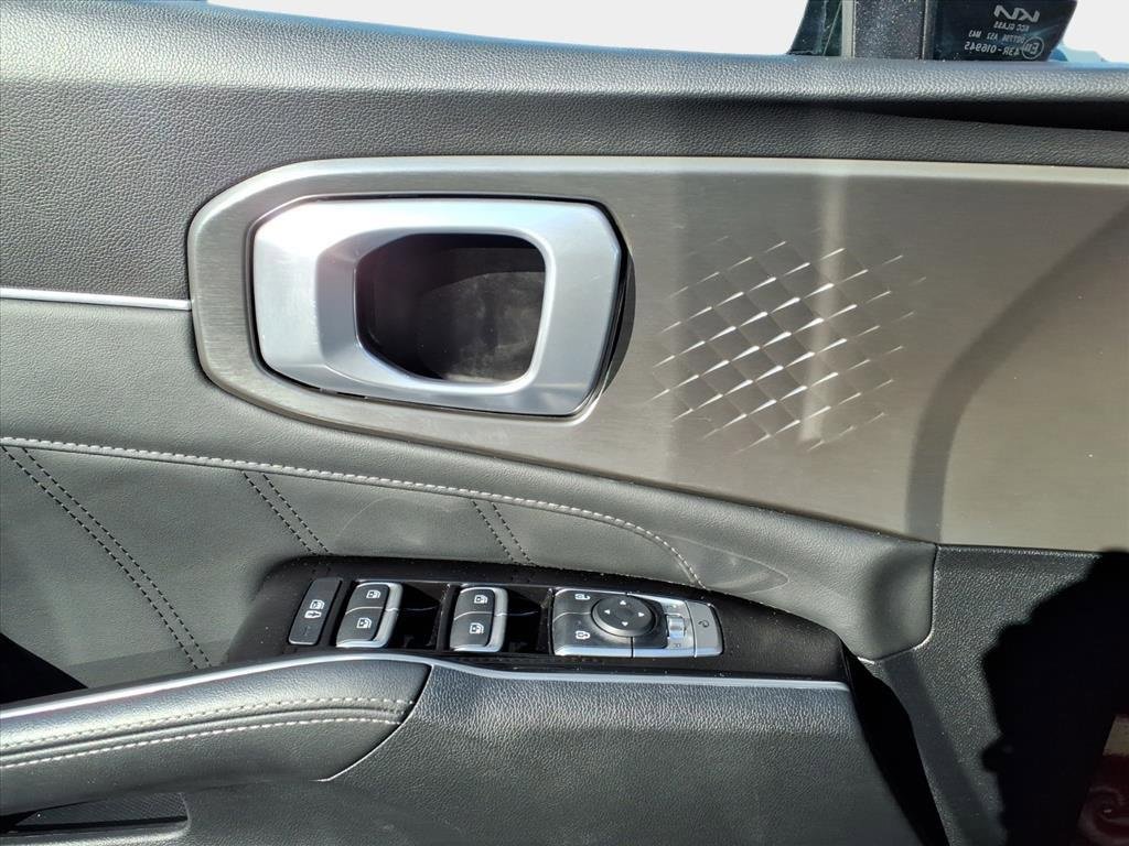 Used 2022 Kia Sorento SX w/ Panoramic Sunroof Package image 18