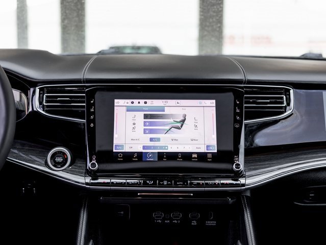 Used 2022 Jeep Wagoneer Series III w/ Premium Group I image 25