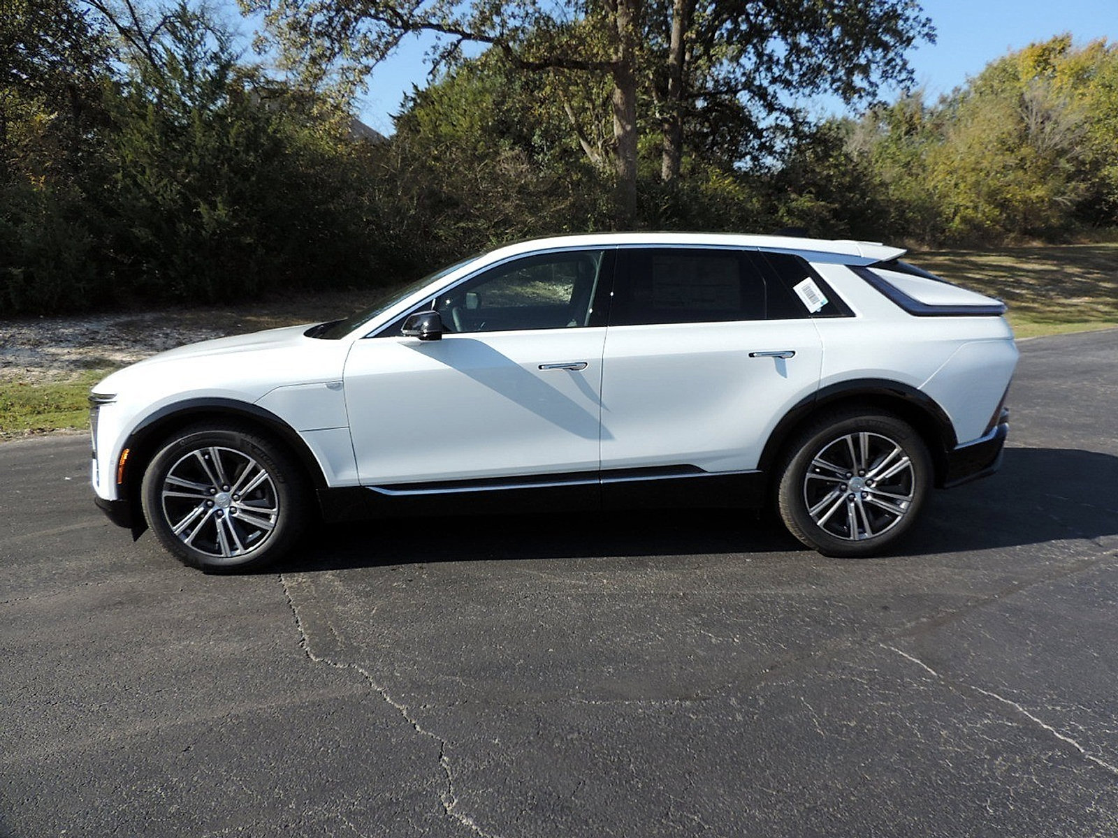 New 2026 Cadillac Lyriq Premium Luxury image 8