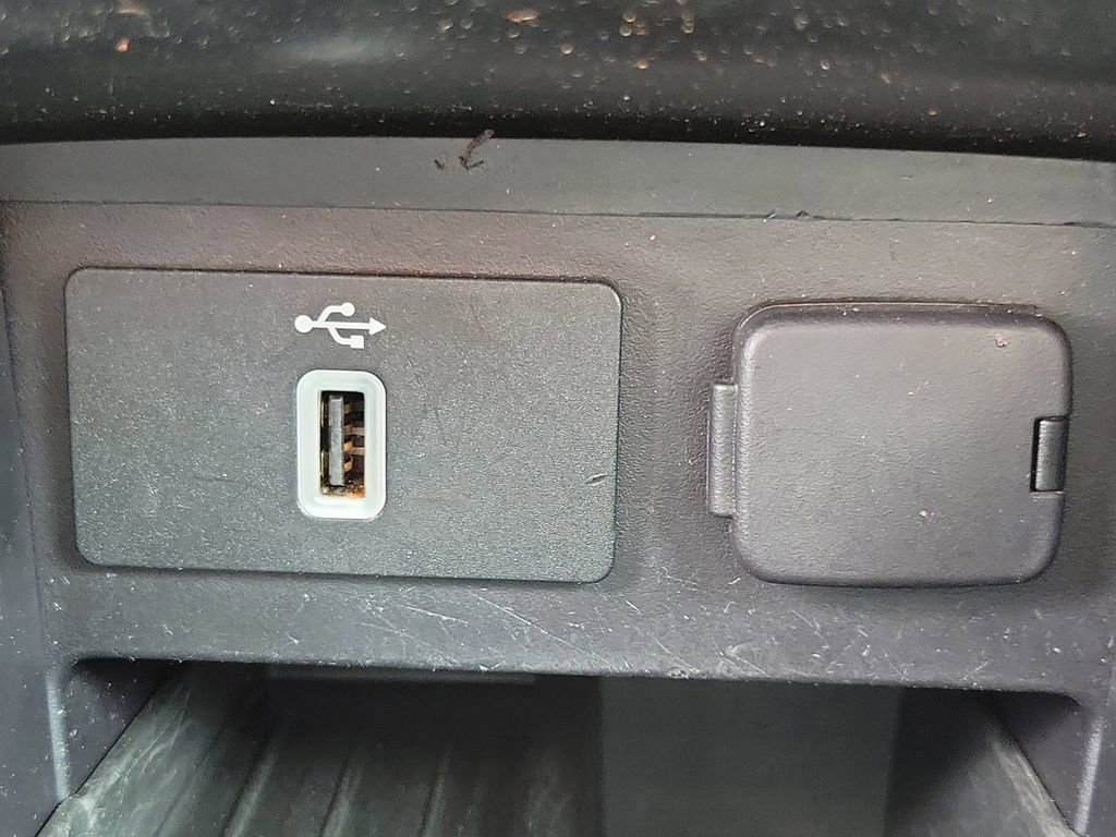 Used 2019 Ford Explorer XLT image 30