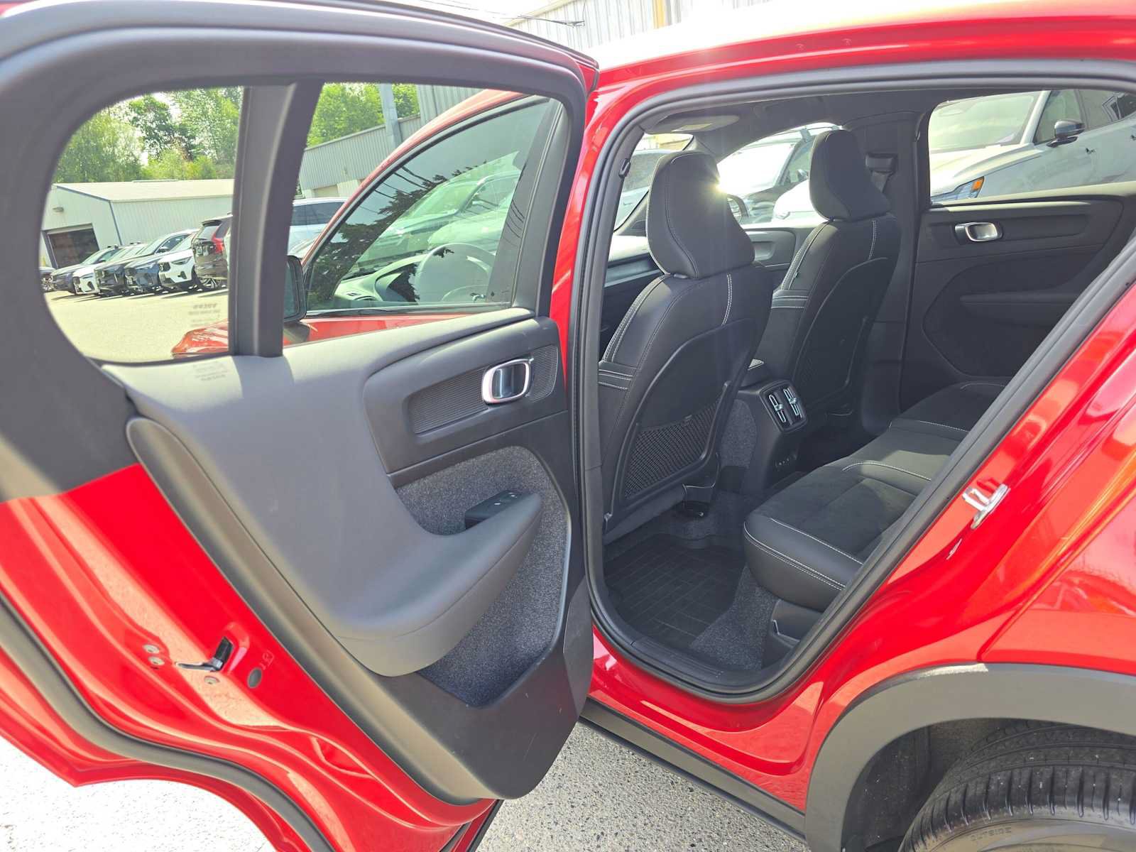 Certified 2023 Volvo C40 P8 Recharge Plus w/ Climate Package AWD/4WD image 17