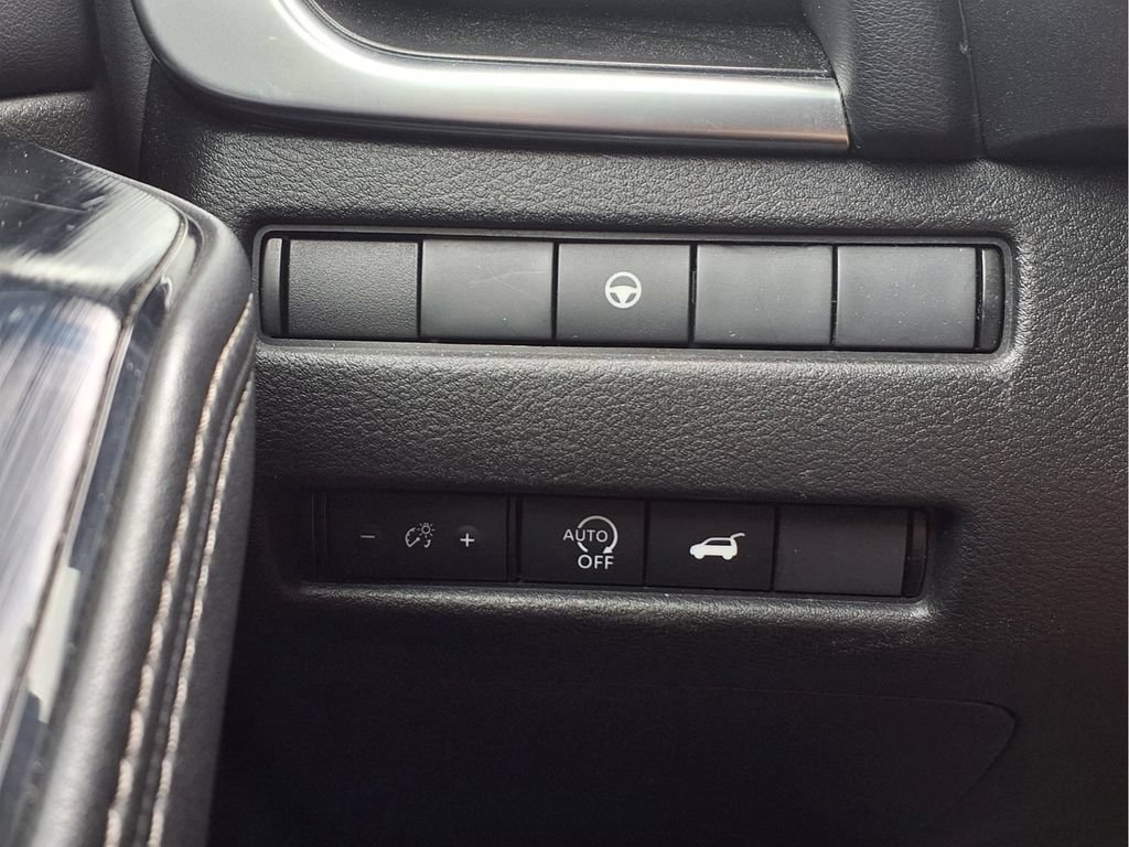 Used 2024 Nissan Rogue SV FWD image 11