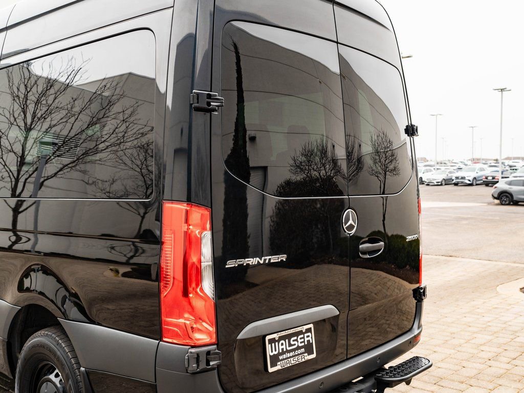 Used 2023 Mercedes-Benz Sprinter 2500 image 18