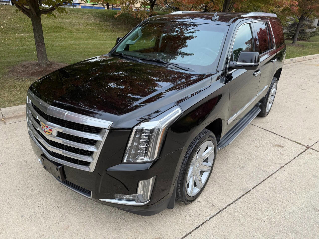 Used 2015 Cadillac Escalade Luxury image 9