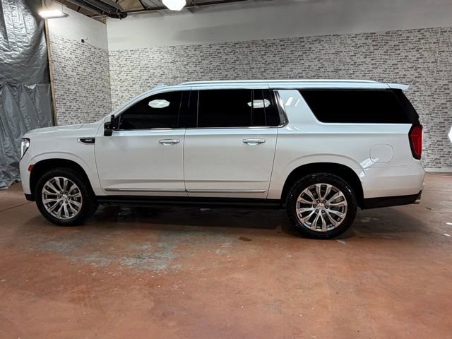 Used 2022 GMC Yukon XL Denali AWD/4WD image 4
