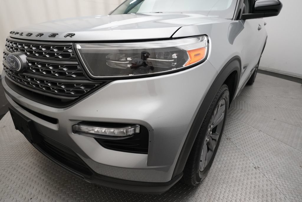 Used 2023 Ford Explorer XLT w/ Equipment Group 202A AWD/4WD image 24