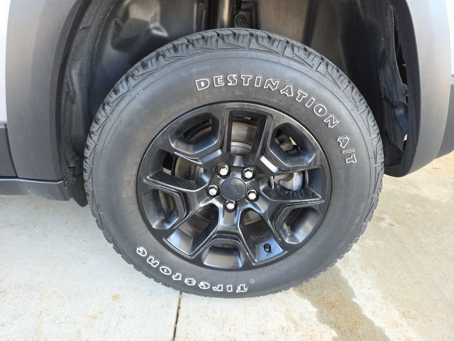 Used 2019 Jeep Cherokee Trailhawk AWD/4WD image 73