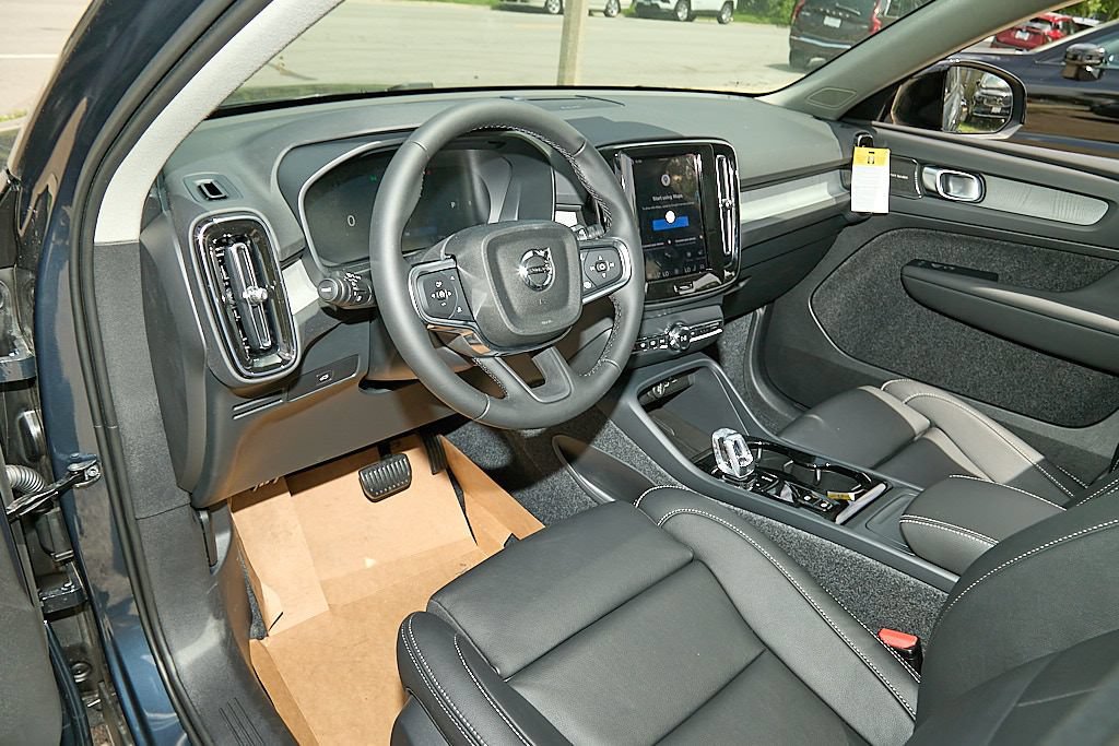 New 2026 Volvo XC40 B5 Plus w/ Climate Package AWD/4WD image 12