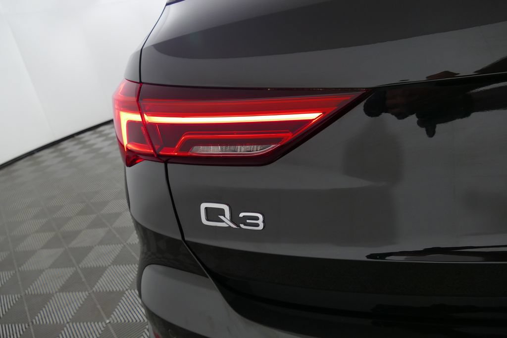 Used 2023 Audi Q3 2.0T Premium Plus w/ Premium Plus Package AWD/4WD image 30