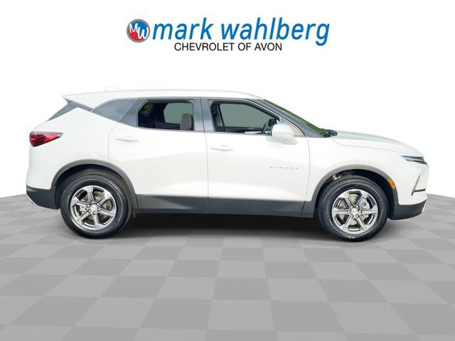 Used 2025 Chevrolet Blazer LT FWD image 9