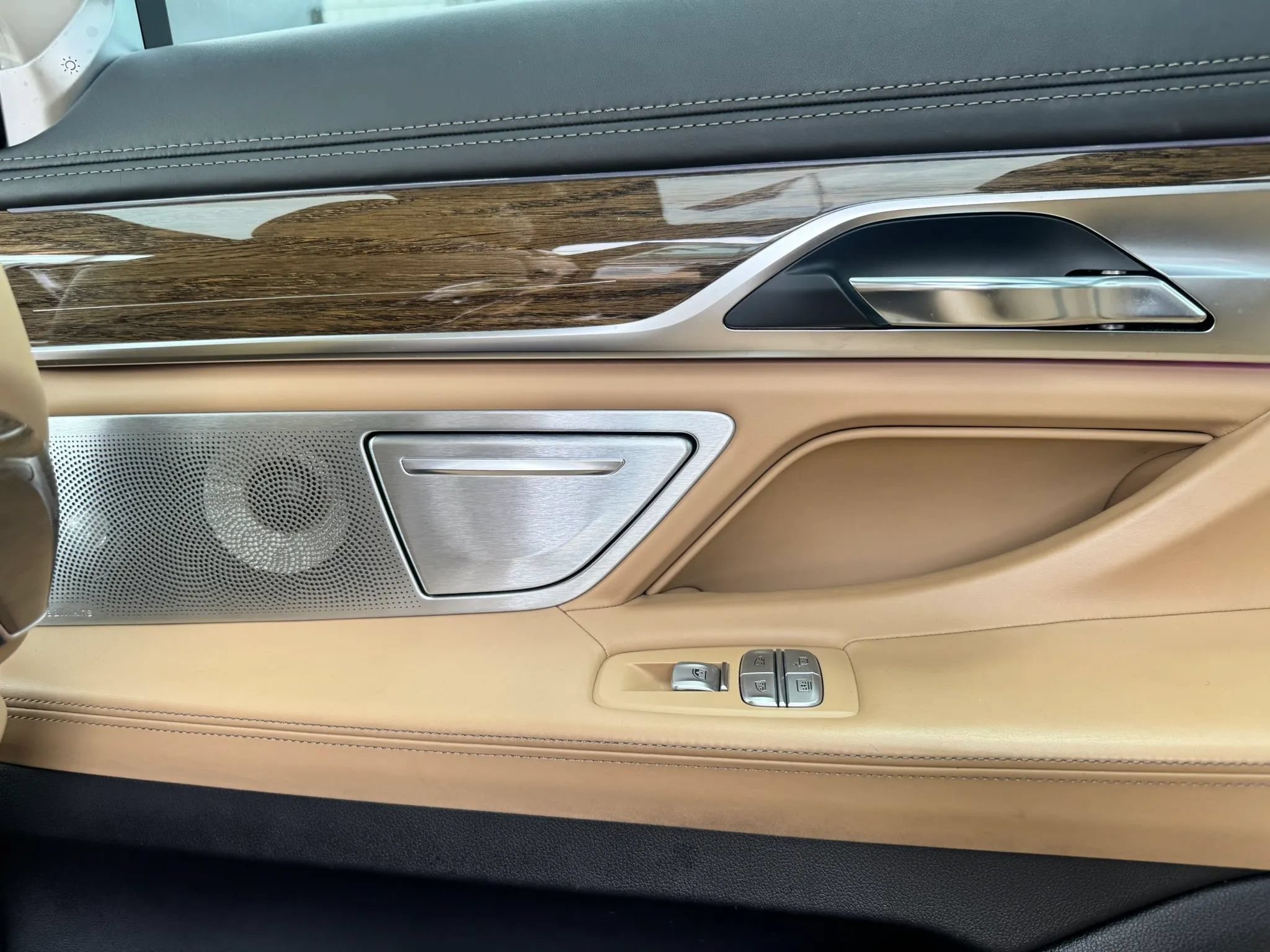 Used 2016 BMW 750i xDrive AWD/4WD image 39