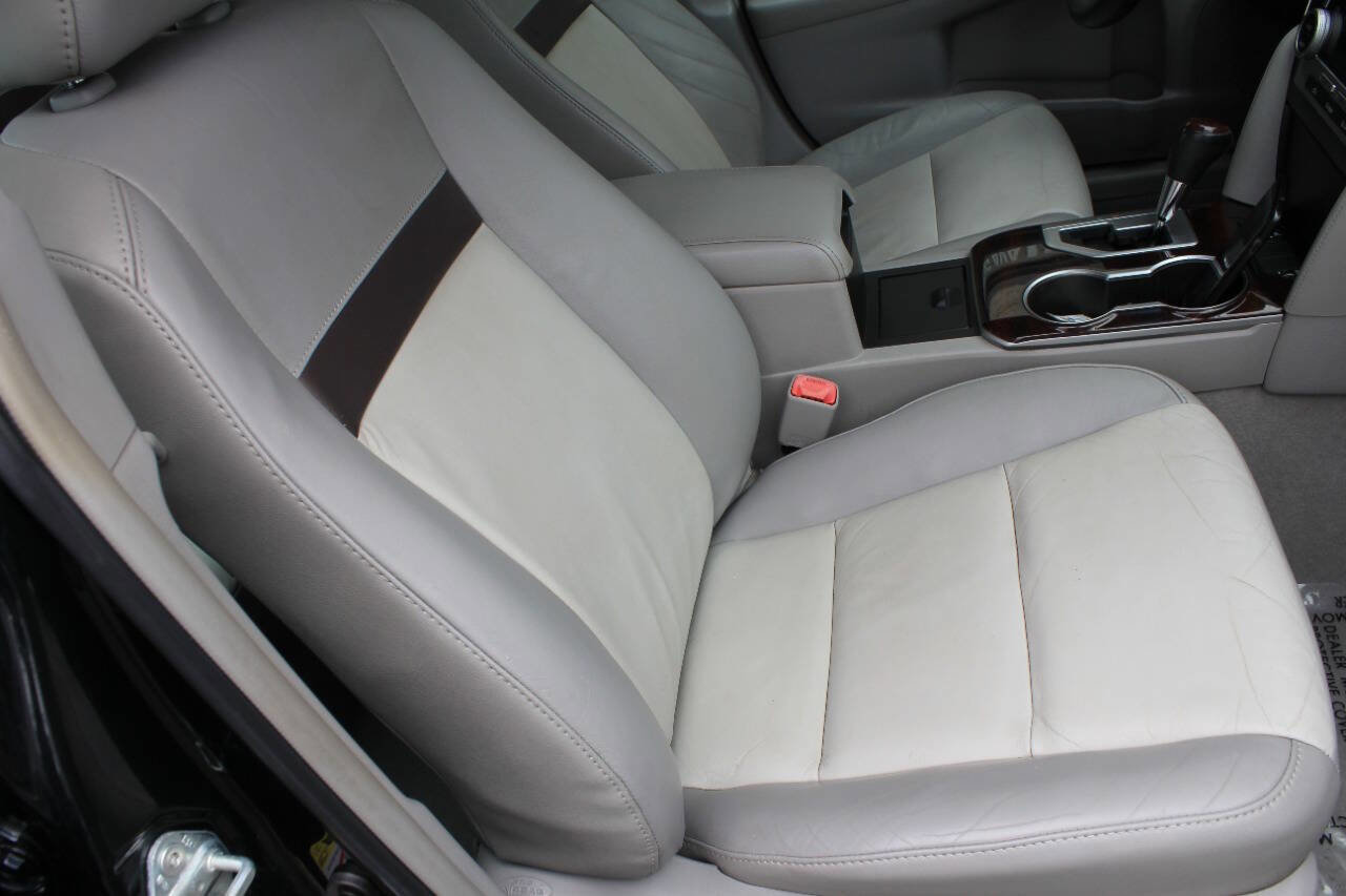 Used 2012 Toyota Camry XLE FWD image 17