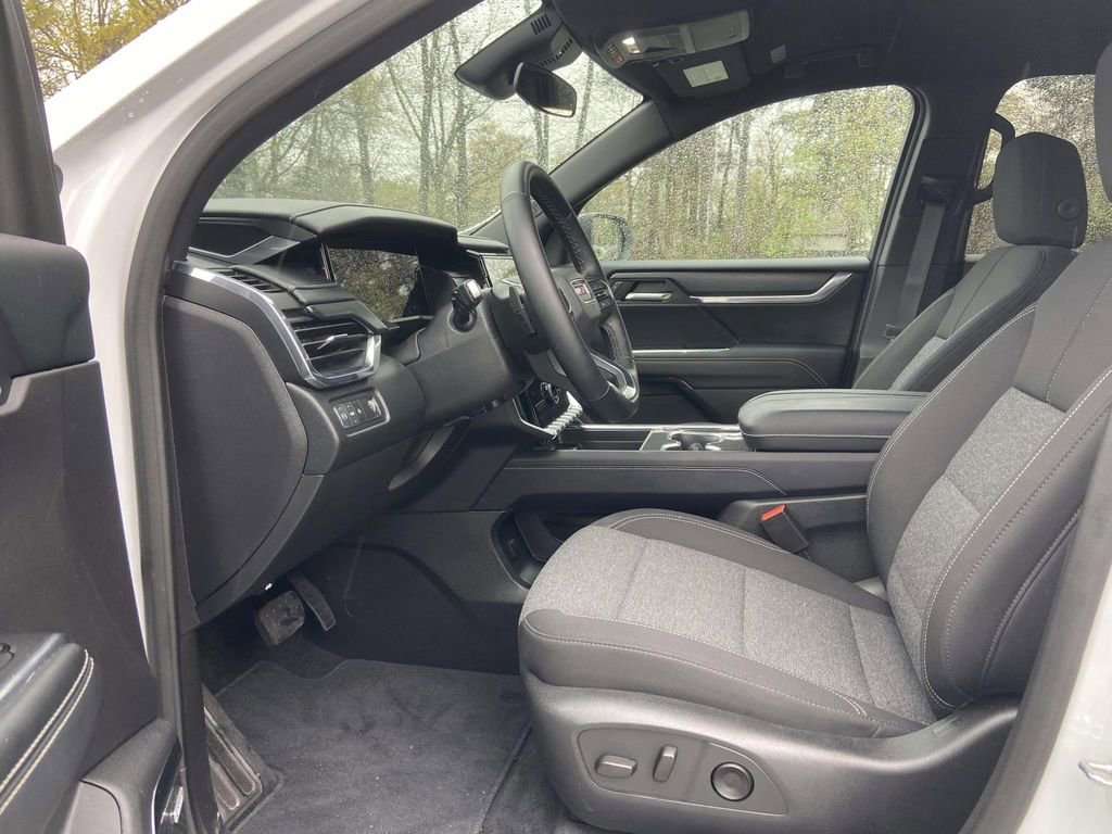 Used 2025 GMC Acadia Elevation FWD image 14