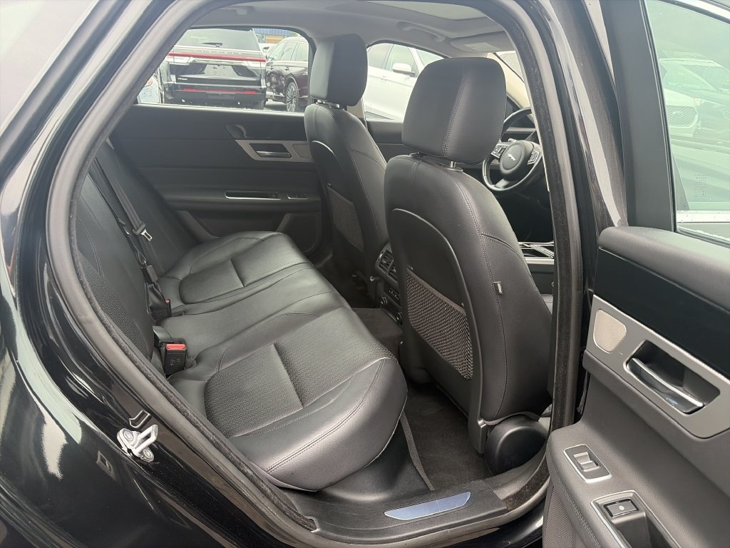Used 2017 Jaguar XF Prestige AWD/4WD image 16