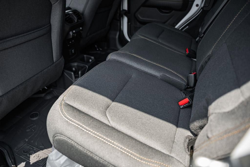 New 2025 Jeep Wrangler Sahara w/ Technology Group image 34