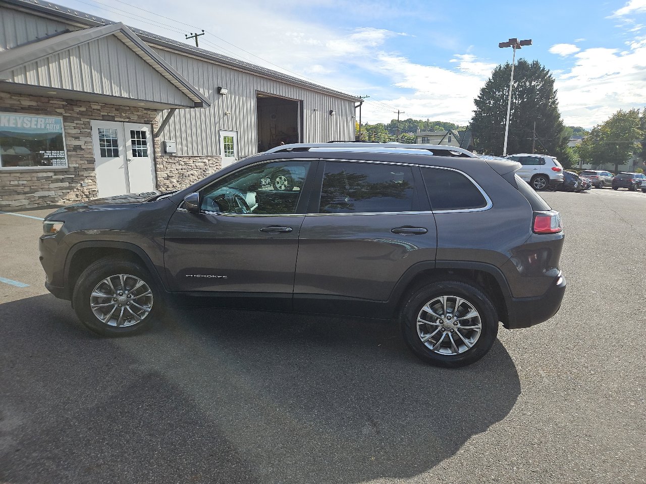Used 2019 Jeep Cherokee Latitude Plus w/ Comfort/Convenience Group image 6