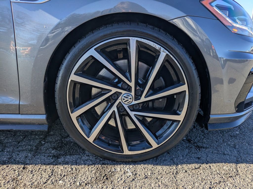 Used 2019 Volkswagen Golf R 4-Door image 11